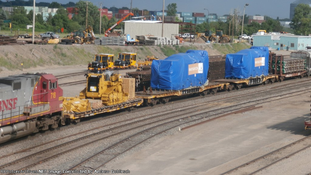 BNSF 718, TTHX 92469, QTTX 13178, 31291 & MVKX 1012